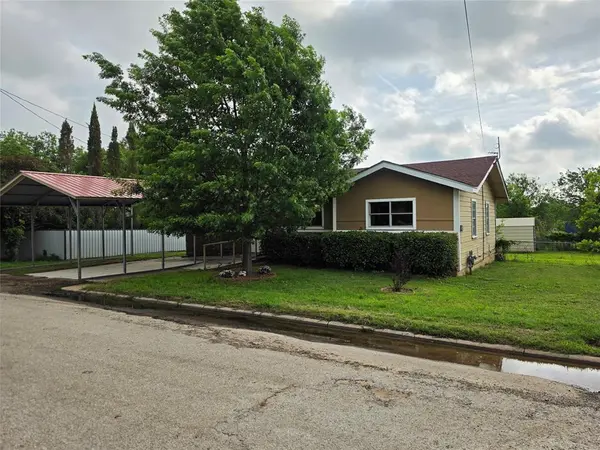 509 Starkey Street, Bangs, TX 76823