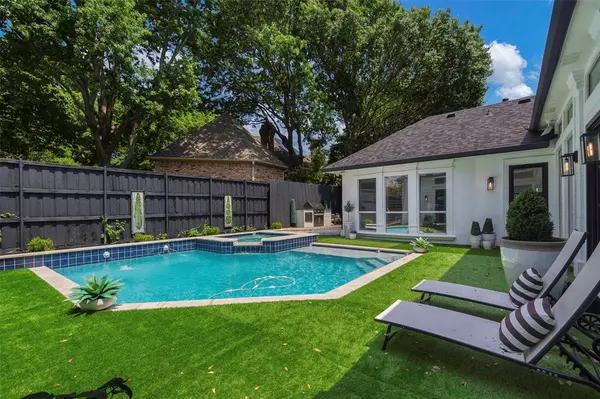 4373 W Northwest Highway, Dallas, TX 75220