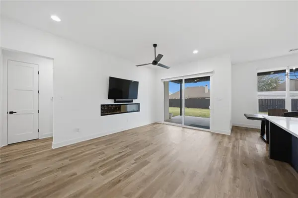 314 W James Street, Mabank, TX 75147