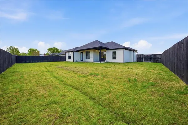 314 W James Street, Mabank, TX 75147