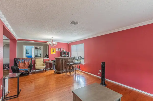 300 Creek Point Lane, Arlington, TX 76002