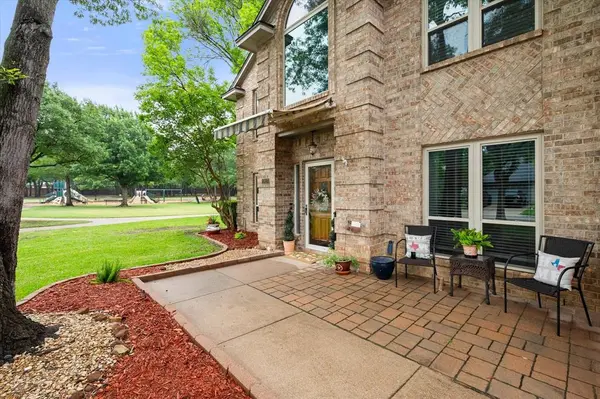 1817 Altacrest Drive, Grapevine, TX 76051