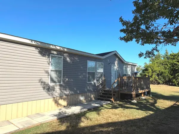 312 Candlewood Circle, Gainesville, TX 76240