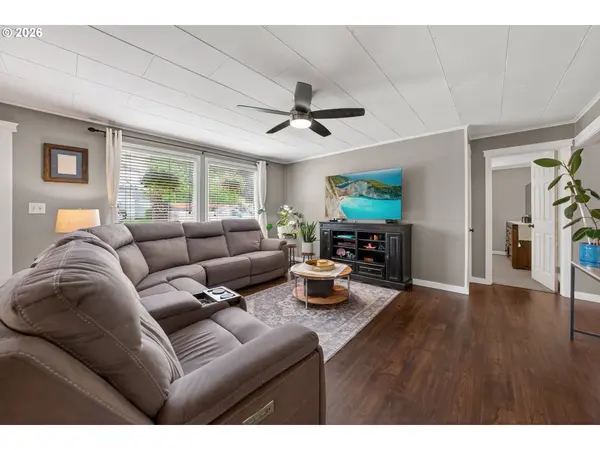 488 W BROCCOLI ST, Roseburg, OR 97471