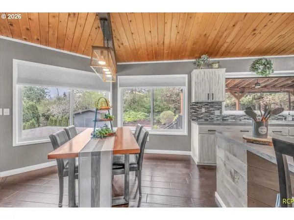 59887 WESTHILL RD, St Helens, OR 97051