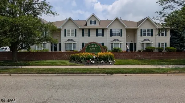 4 Chanda Ct, Clifton City, NJ 07012