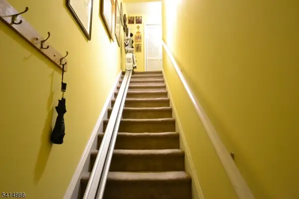 4 Chanda Ct, Clifton City, NJ 07012