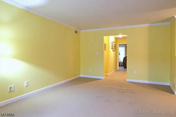 4 Chanda Ct, Clifton City, NJ 07012