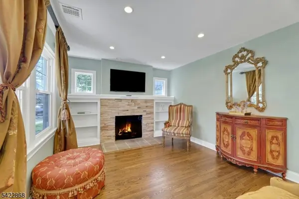 28 Harper Ter, Cedar Grove Twp., NJ 07009