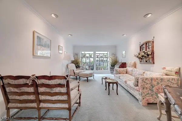 27 Longacre Dr, Livingston Twp., NJ 07039