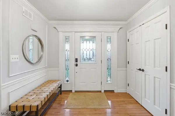 15 Sunrise Cir, Clinton Twp., NJ 08809