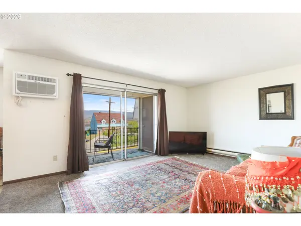 1622 E 9TH ST #12, The Dalles, OR 97058