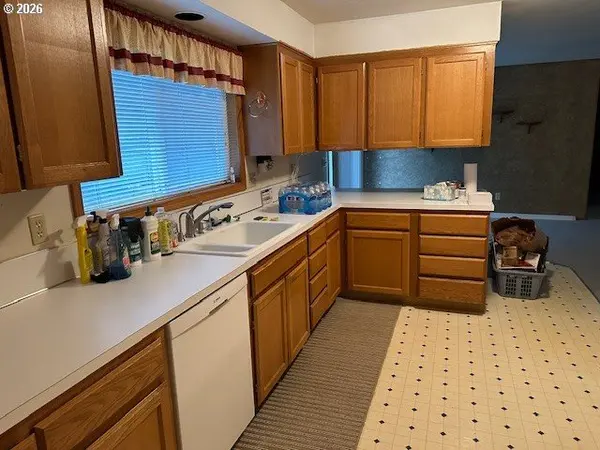 166 NW 13TH AVE, Canby, OR 97013