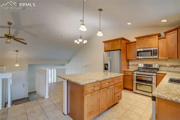 3940 Dewpoint DR, Colorado Springs, CO 80920