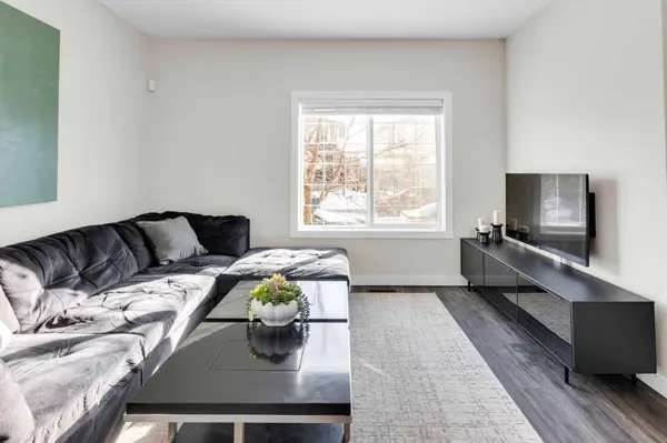 610 Hillcrest RD SW, Airdrie, AB T4B 4C8