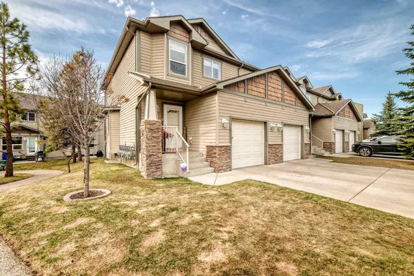 15 Spring Meadows Bay, Okotoks, AB T1S2G8