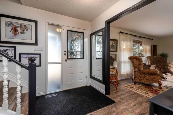 5306 37 ST, Lloydminster, AB T9V 1T9