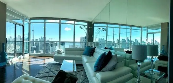 219 Fort York BLVD #LPH 3702, Toronto C01, ON M5V 1B1