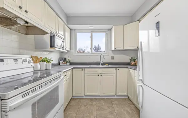 730 Cedar ST ##14, Oshawa, ON L1H 4M6