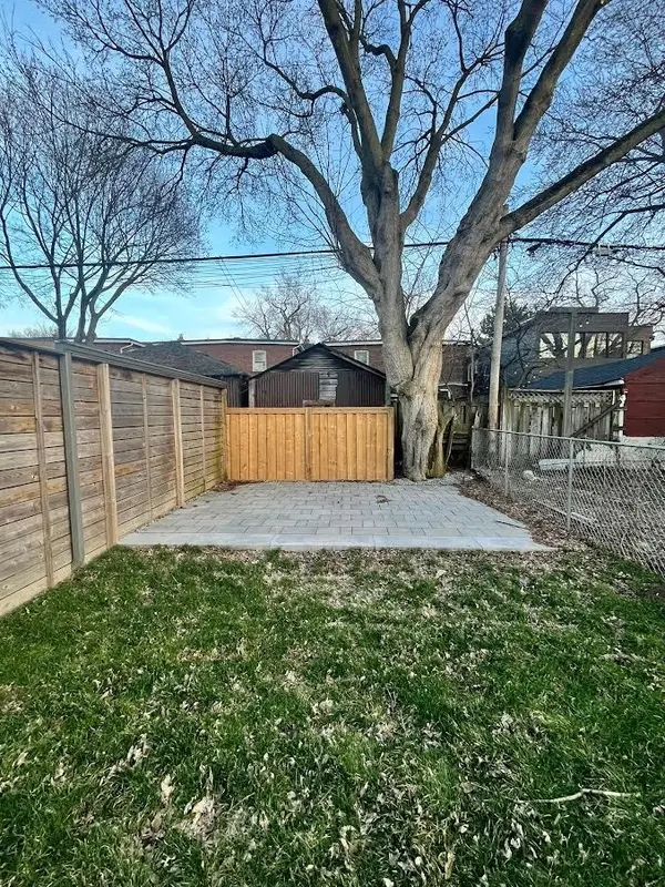 371 Milverton BLVD, Toronto E03, ON M4J 1W1