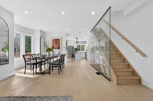 290 Chisholm AVE, Toronto E03, ON M4C 4W7