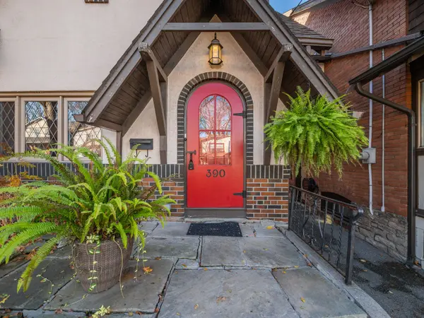 390 Kingswood RD, Toronto E02, ON M4E 3P1