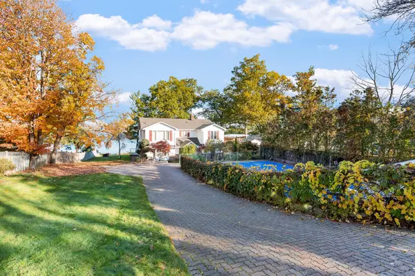 10 White Oaks RD, Barrie, ON L4N 4C1