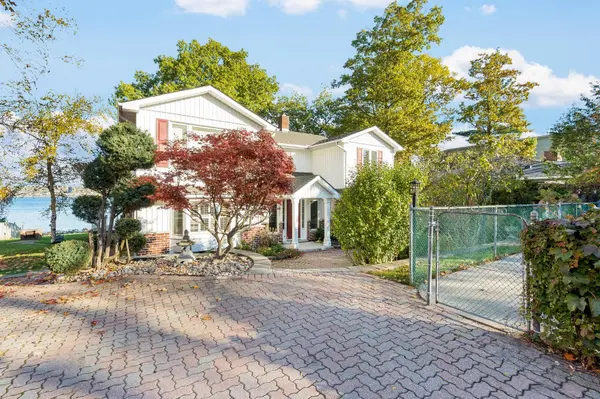 10 White Oaks RD, Barrie, ON L4N 4C1