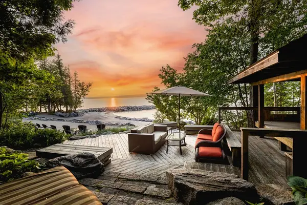 100 Melissa LN, Tiny, ON L9M 0T8