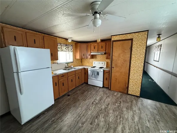 21 Navou PARK, Weyburn, SK S4H 2J8