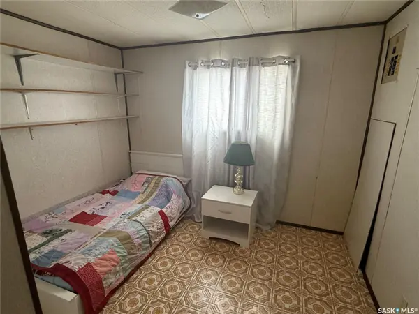 21 Navou PARK, Weyburn, SK S4H 2J8