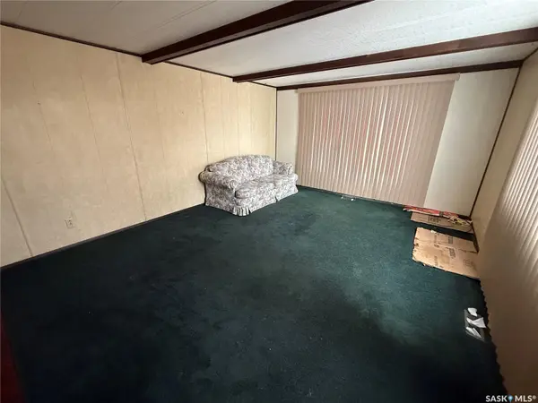 21 Navou PARK, Weyburn, SK S4H 2J8