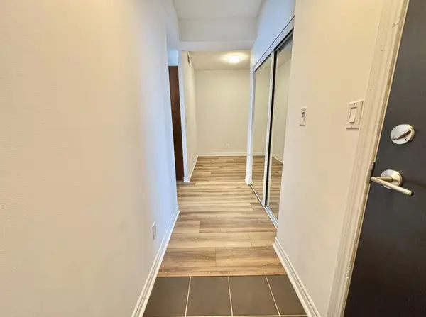 3504 Hurontario ST #2811, Mississauga, ON L5B 0B9