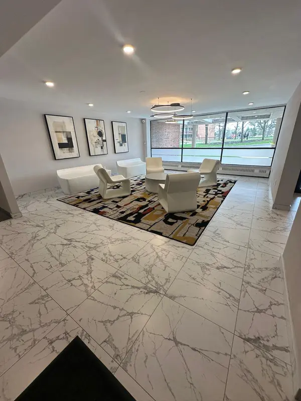 3501 Glen Eirn DR #902, Mississauga, ON L5L 2E9