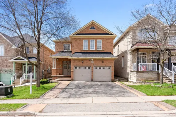 16 Clearjoy ST, Brampton, ON L6V 4P1