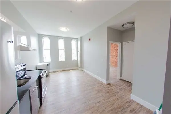 2870 Dundas ST W #303, Toronto W02, ON M6P 1Y8