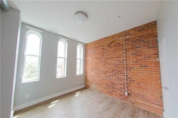 2870 Dundas ST W #303, Toronto W02, ON M6P 1Y8