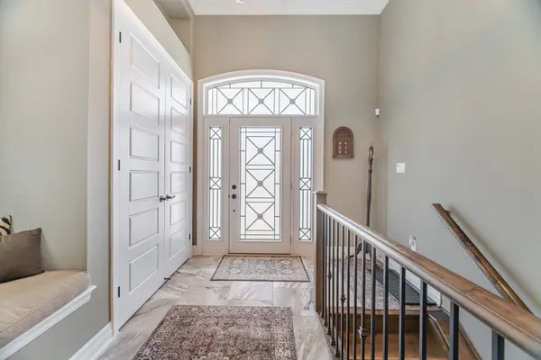 156 Camellia CRES, Oakville, ON L6H 1L2