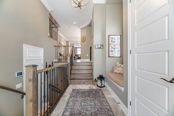 156 Camellia CRES, Oakville, ON L6H 1L2