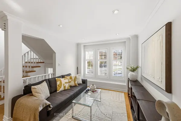 9 Cannes CIR, Toronto W02, ON M6N 5C9