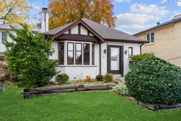 15 Benson AVE, Mississauga, ON L5H 2P3