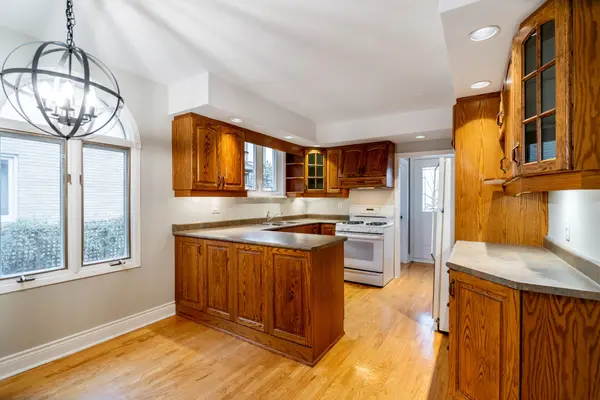 15 Benson AVE, Mississauga, ON L5H 2P3