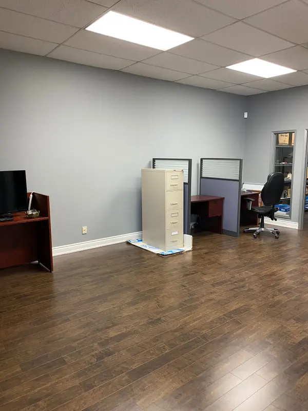 5225 Orbitor DR #11, Mississauga, ON L4W 4Y8