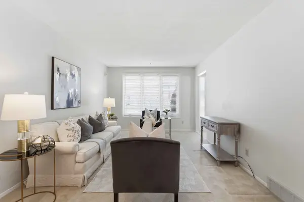 6156 Wildrose CRES, Niagara Falls, ON L2G 7T3