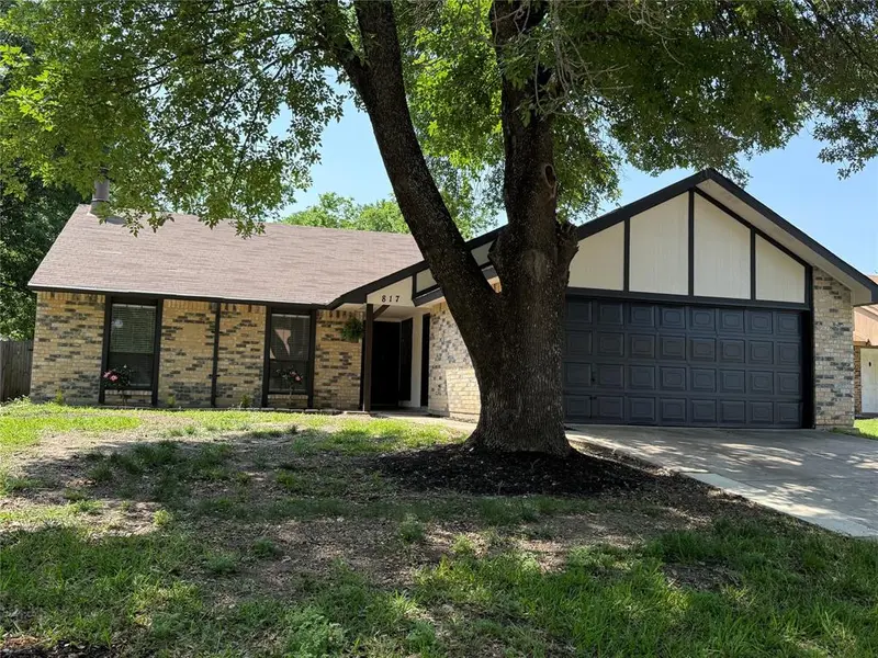 817 Camino Court, Grand Prairie, TX 75052