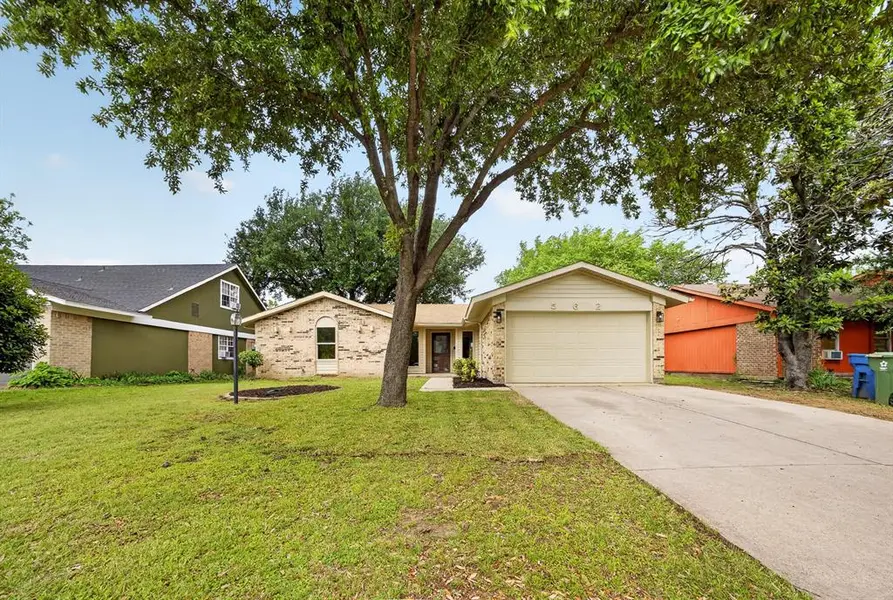 562 Kent Drive, Lewisville, TX 75067