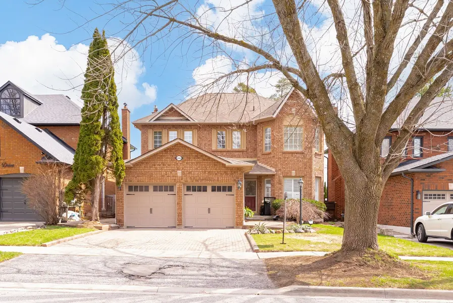 886 Darwin DR, Pickering, ON L1X 2P8