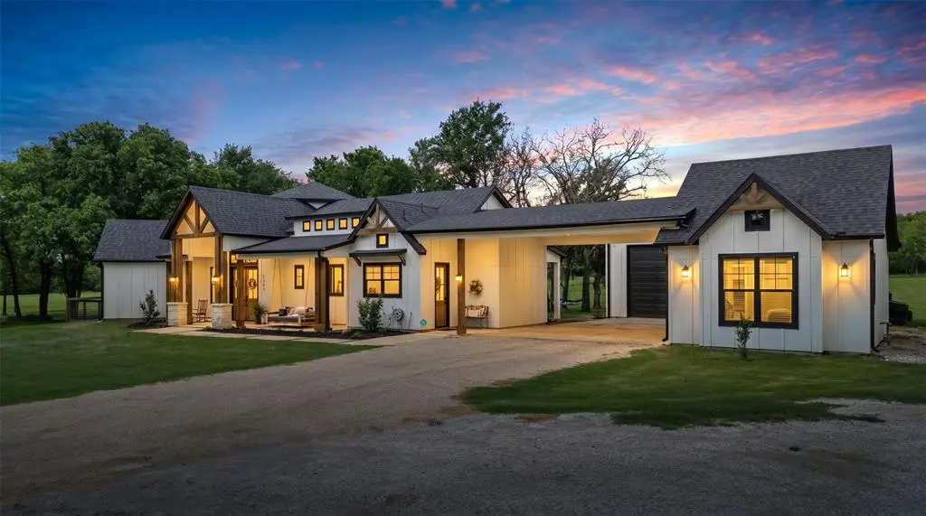 1383 Northshore Lane, Valley View, TX 76272