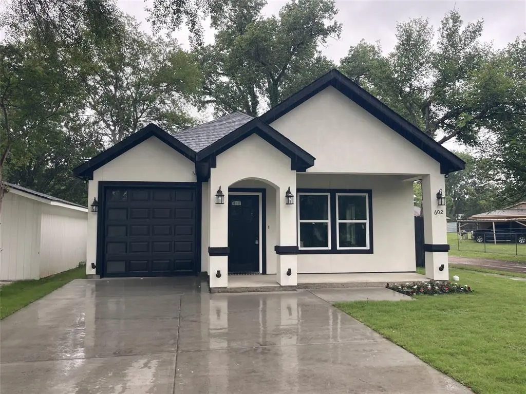 602 W Newton Street, Terrell, TX 75160