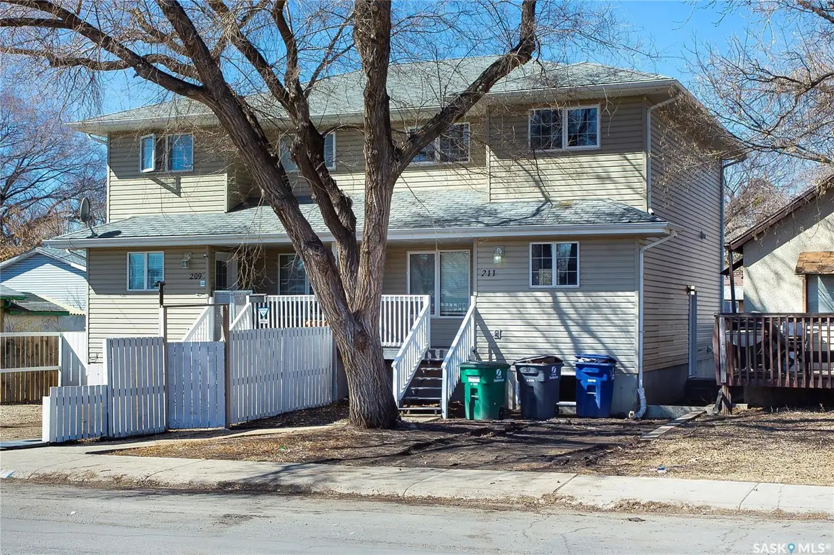 211 N AVENUE N, Saskatoon, SK S7L 2T2